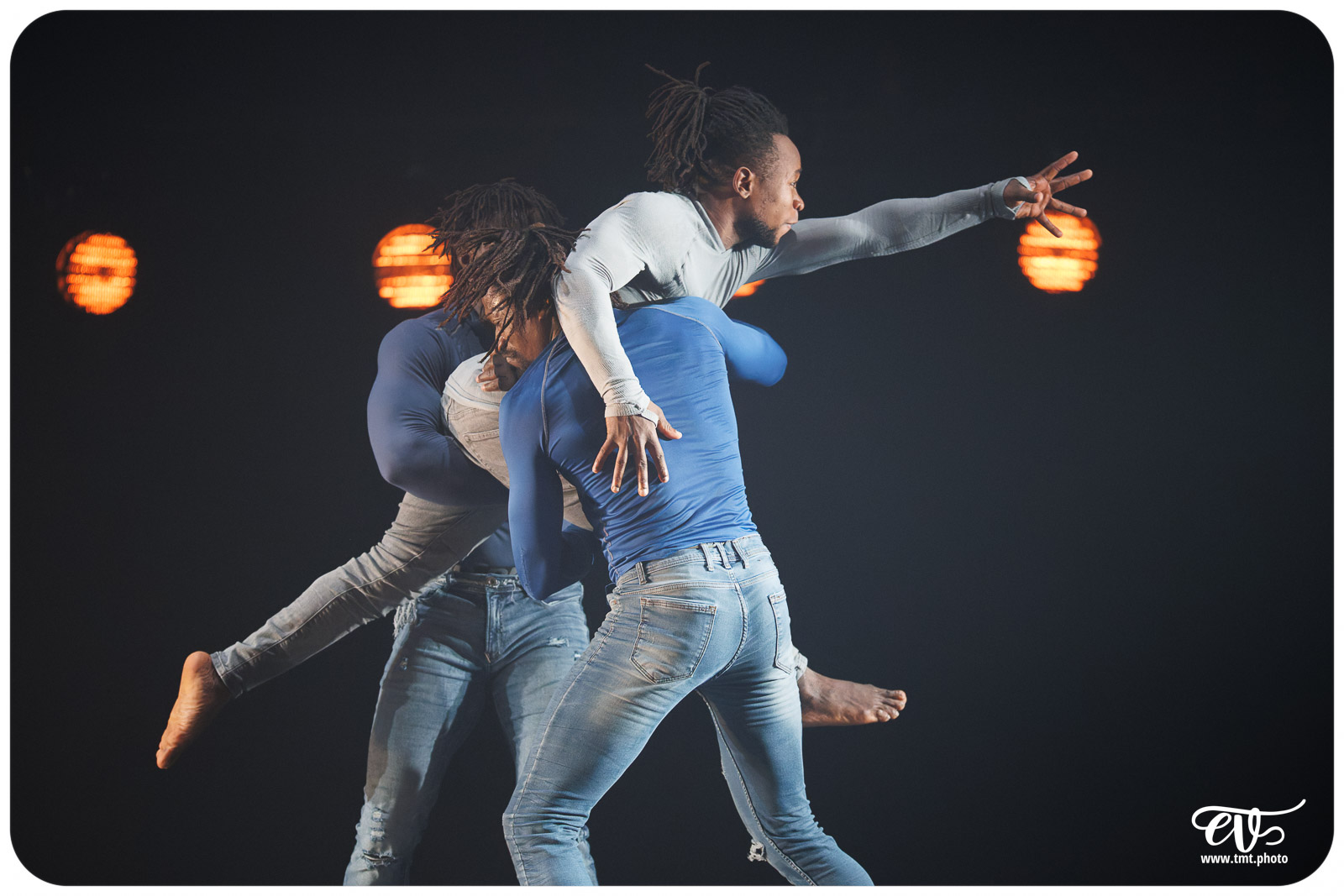 YÉ ! (L'EAU) (CIRCUS BAOBAB)